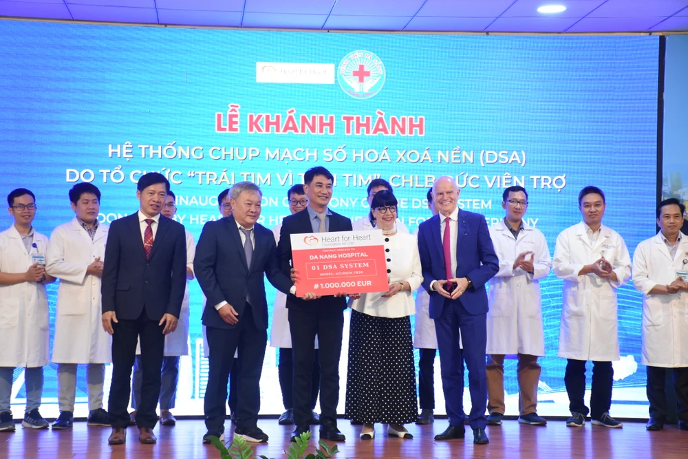 máy chụp mạch DSA chụp mạch cho trẻ bị tim bẩm sinh