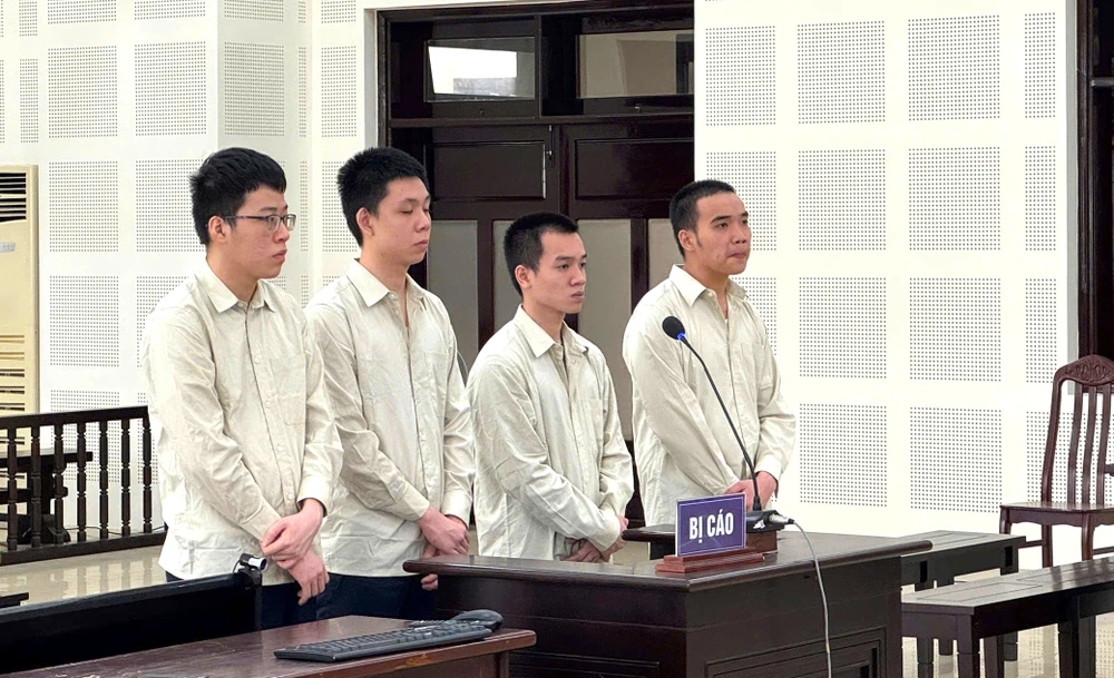 dùng súng chống trả công an