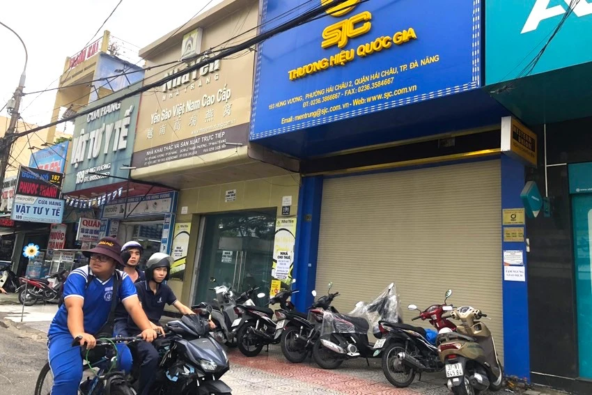 cửa hàng trưởng vàng SJC