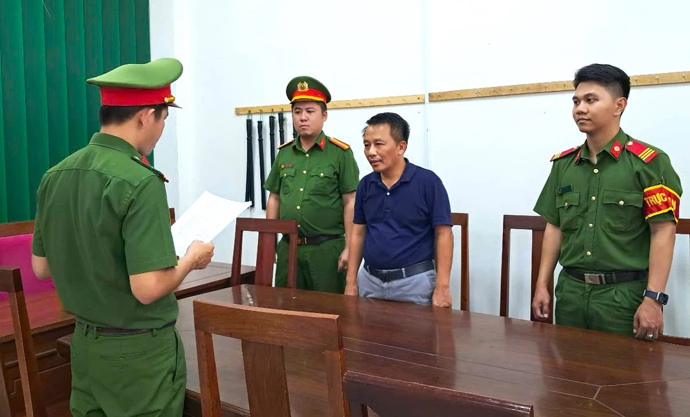 chiếm đoạt tài sản