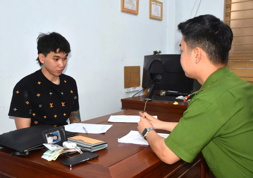 cướp điện thoại