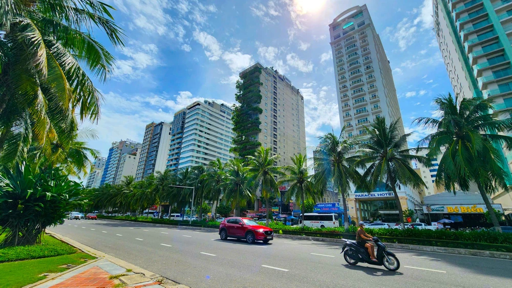 khách sạn ven biển Đà Nẵng