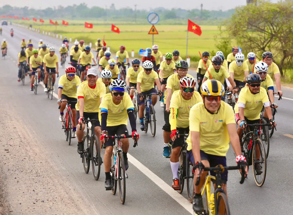 Gần 1000 vận động viên tham gia ngày hội Đạp xe Vì Hoà bình 2026 tại Quảng Trị. Ảnh: HP