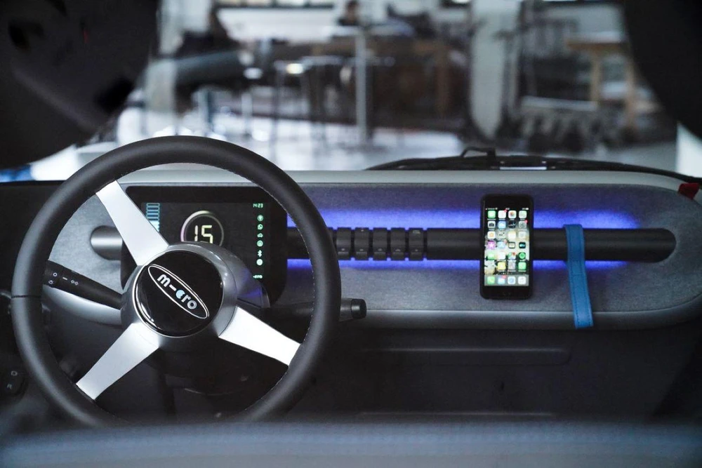 Nội thất bên trong chiếc Microlino. Ảnh: The Verge Nội thất bên trong chiếc Microlino. Ảnh: The Verge