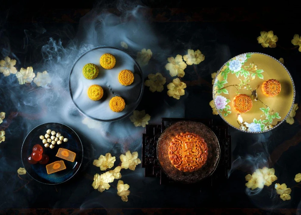 Tập đoàn Shangri-La tại Hong Kong vừa tung ra hộp bánh với giá 888 USD (tương đương 20,7 triệu đồng). Ảnh: Honeycombers Tập đoàn Shangri-La tại Hong Kong vừa tung ra hộp bánh với giá 888 USD (tương đương 20,7 triệu đồng). Ảnh: Honeycombers