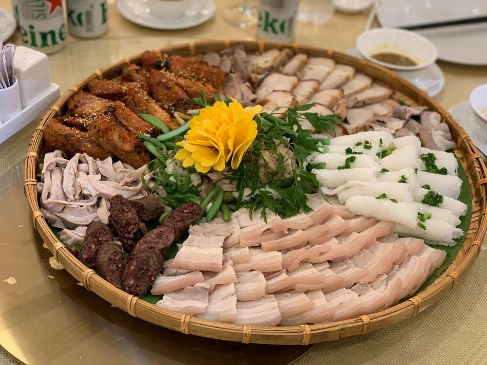 Một món ăn được chế biến từ heo ăn chuối mà Hoàng Anh Gia Lai giới thiệu cho các cổ đông của Tập đoàn. Ảnh: Phương Minh