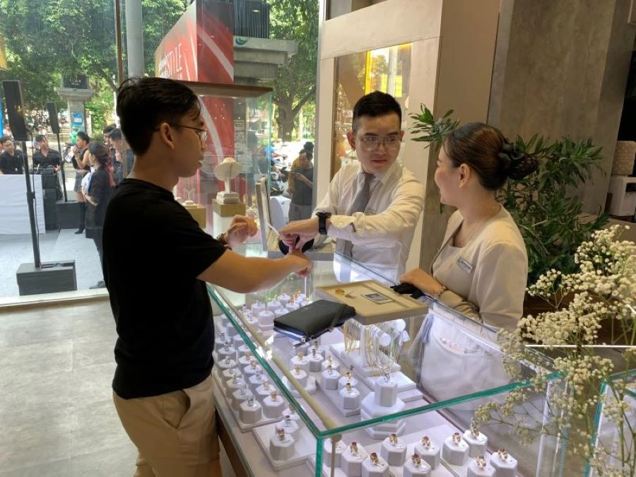 Giá vàng còn diễn biến phức tạp