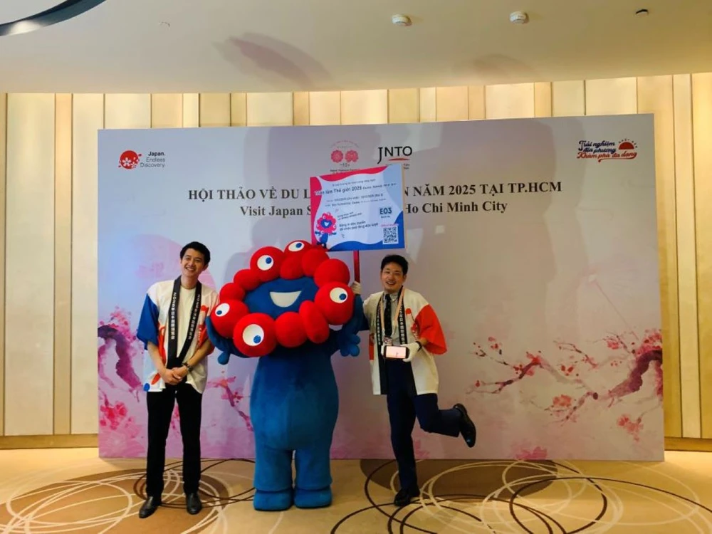 du khách Việt.jpg