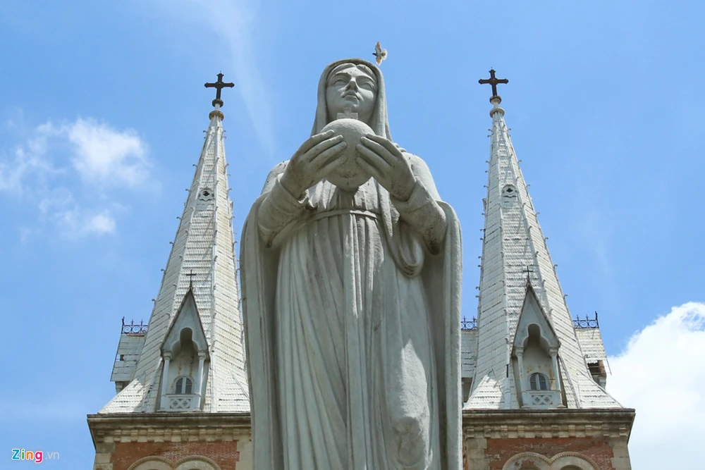 Nha tho Duc Ba o Sai Gon bat dau dot trung tu keo dai 2 nam hinh anh 13