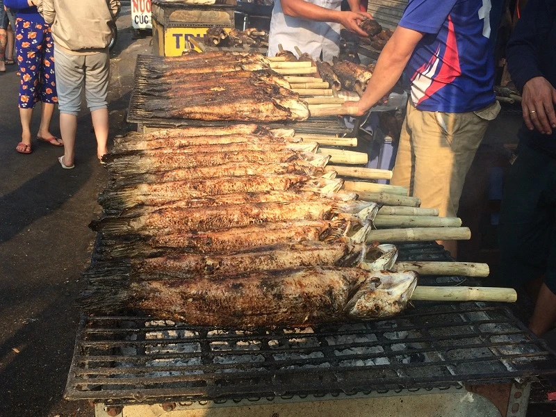 “Phố cá lóc” hốt bạc ngày vía Thần Tài ảnh 5