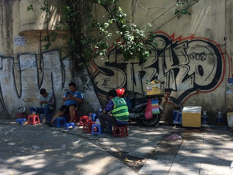 Người Sài Gòn chống chọi cái nắng đầu mùa ảnh 4