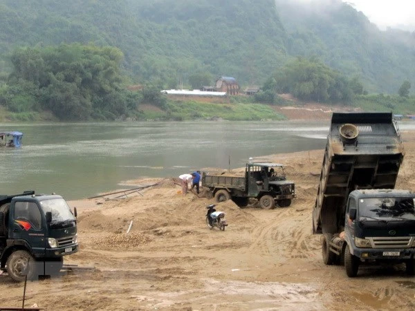 Đình chỉ công tác phó chủ tịch xã nghi bảo kê 'cát tặc' ảnh 1 Đình chỉ công tác phó chủ tịch xã nghi bảo kê 'cát tặc' ảnh 1