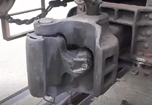 tau cho hang dut toa duong sat bac nam bi gian doan gan nua gio hinh 1