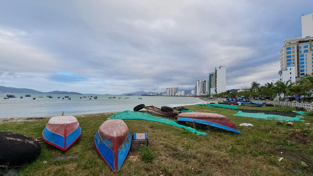 Một góc bãi biển Nha Trang - ảnh Lê Hiền Một góc bãi biển Nha Trang - ảnh Lê Hiền