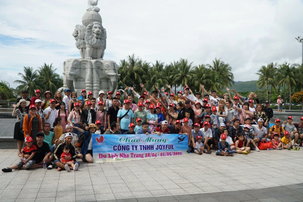 CNhiều công ty, đơn vị cũng chọn Nha Trang để nghỉ dưỡng trong dịp lễ - ảnh TQ