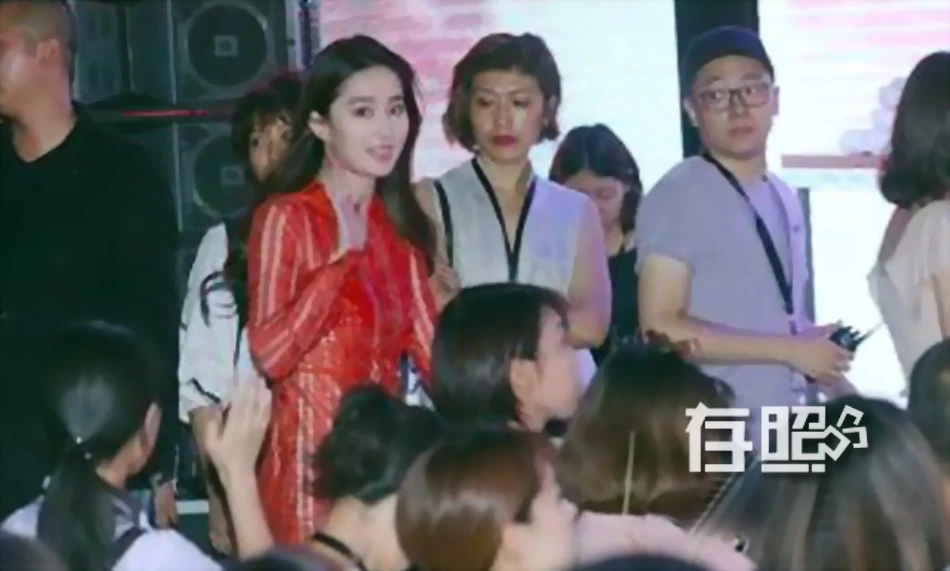 Sao Hoa ngữ chịu thua khi bị 'cướp khung hình trong uất ức' ảnh 8