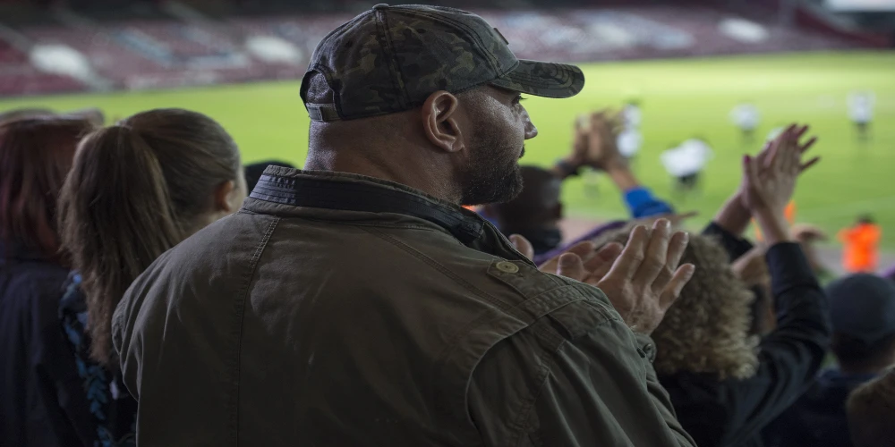 Cứu 35.000 con tin trong trận bóng kinh hoàng Final Score ảnh 2