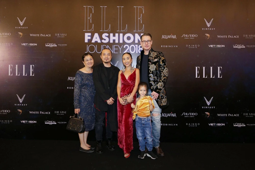 Gia đình Đoan Trang gây ấn tượng tại các thảm đỏ thời trang ảnh 3
