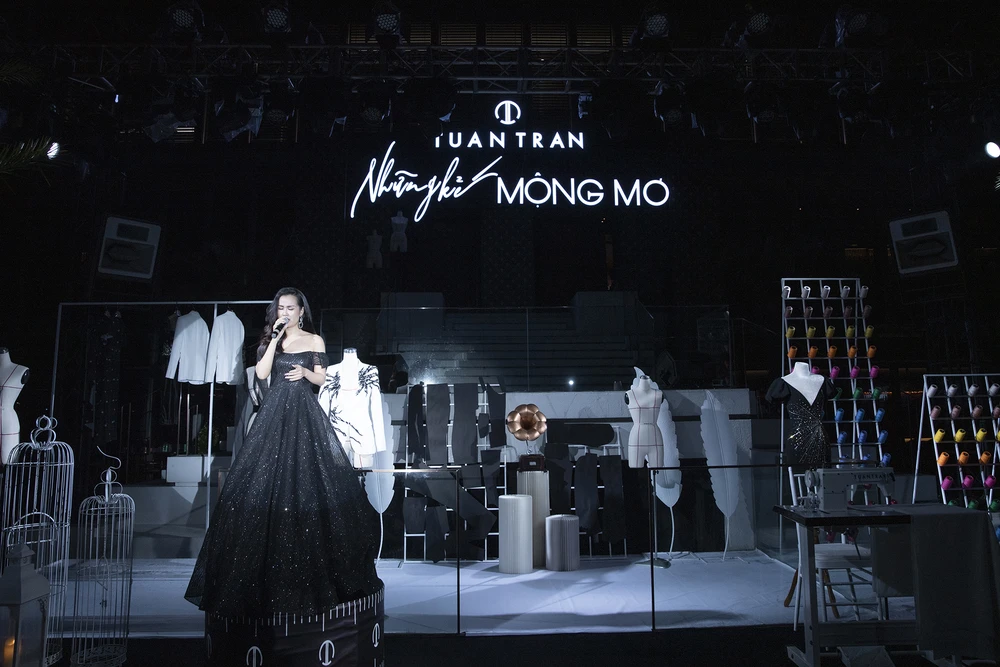 Dàn sao khủng xuất hiện trong show thời trang của Tuấn Trần ảnh 5