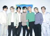 BTS gây bất ngờ trên đường đua iTunes với vị trí số 1