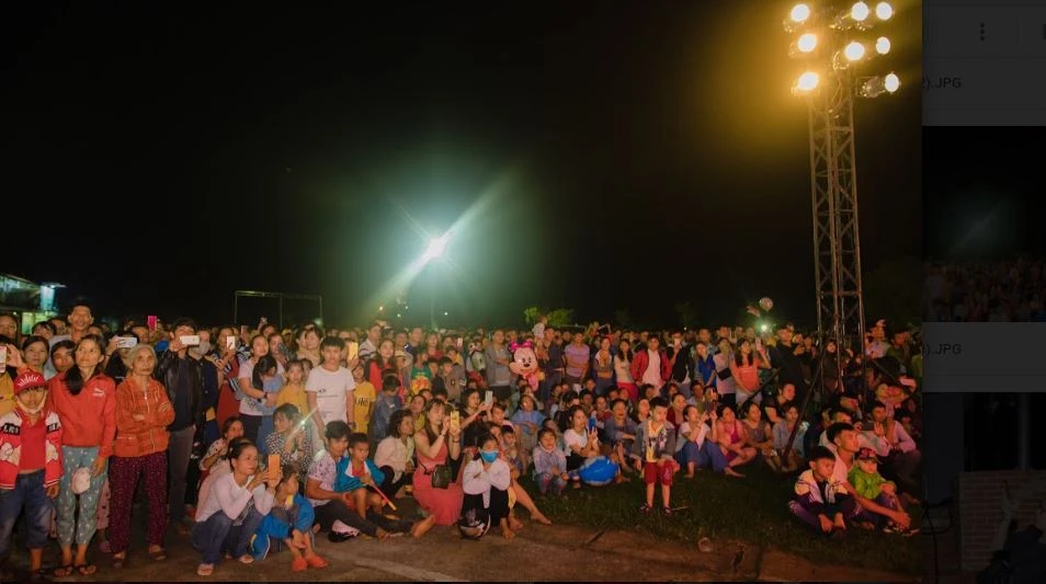 Tố My, Quang Lê tình tứ trên sân khấu khiến khán giả thích thú ảnh 4 Tố My, Quang Lê tình tứ trên sân khấu khiến khán giả thích thú ảnh 4