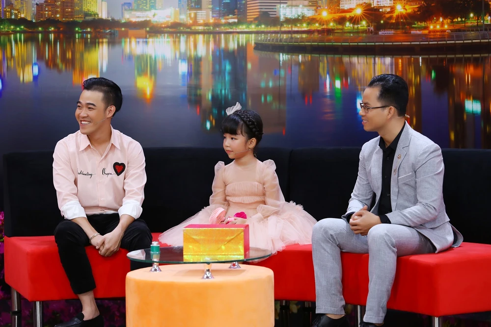 Cô bé nổi tiếng nhất mạng xã hội với ước mơ tính theo ngày ảnh 4