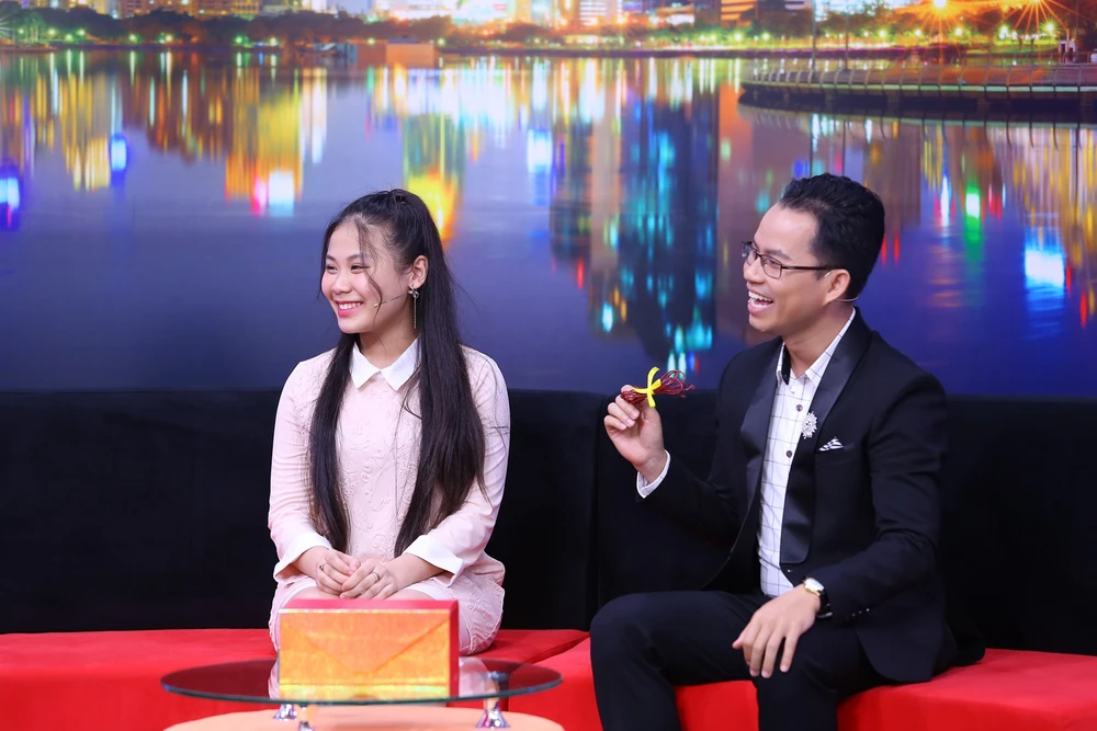 Cô bé 14 tuổi nổi tiếng nhưng lại bị bạn bè cô lập ảnh 2