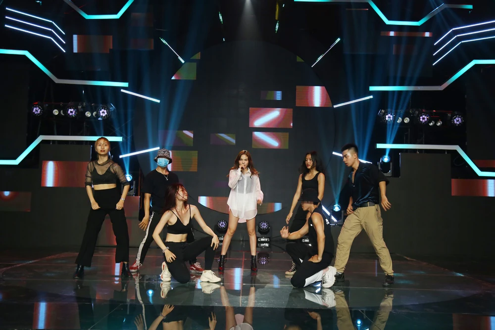 Mẹ 3 con Kiwi Ngô Mai Trang gây choáng với body bốc lửa ảnh 4 Mẹ 3 con Kiwi Ngô Mai Trang gây choáng với body bốc lửa ảnh 4