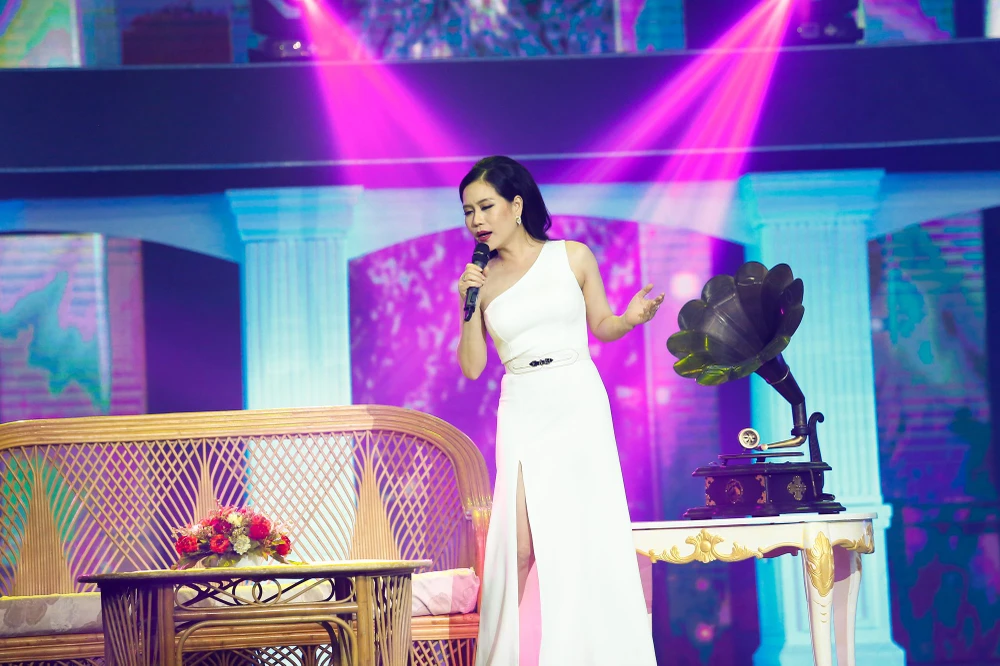 Ca sĩ Hồng Mơ từ bỏ chủ nghĩa độc thân vì chồng ảnh 3