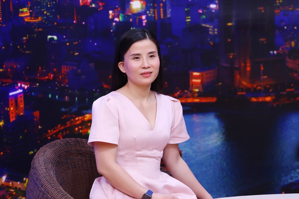 Nữ biker nhí sẵn sàng nghỉ học, nhịn đói để chạy xe cả ngày ảnh 1