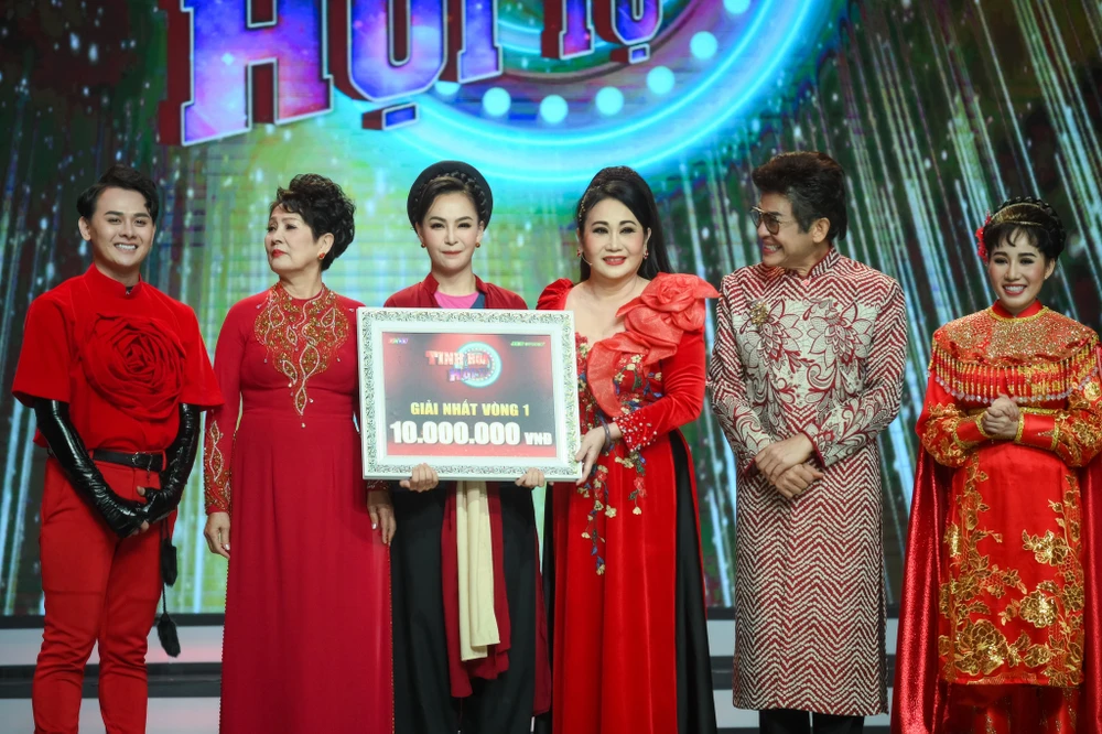 Đu sào ngoạn mục, ca sĩ Trần Mỹ Ngọc thắng ngay vòng đầu tiên ảnh 5