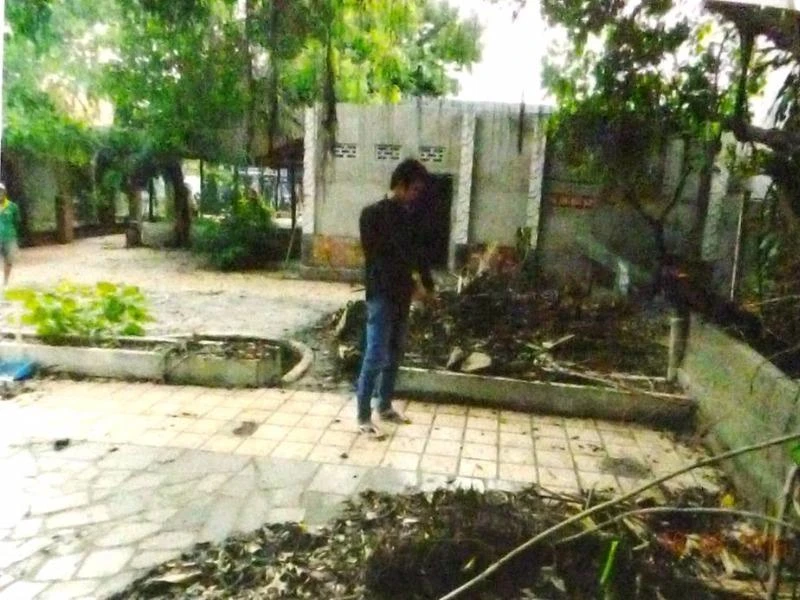 Phía trước quán cà phê nơi xảy ra vụ việc.