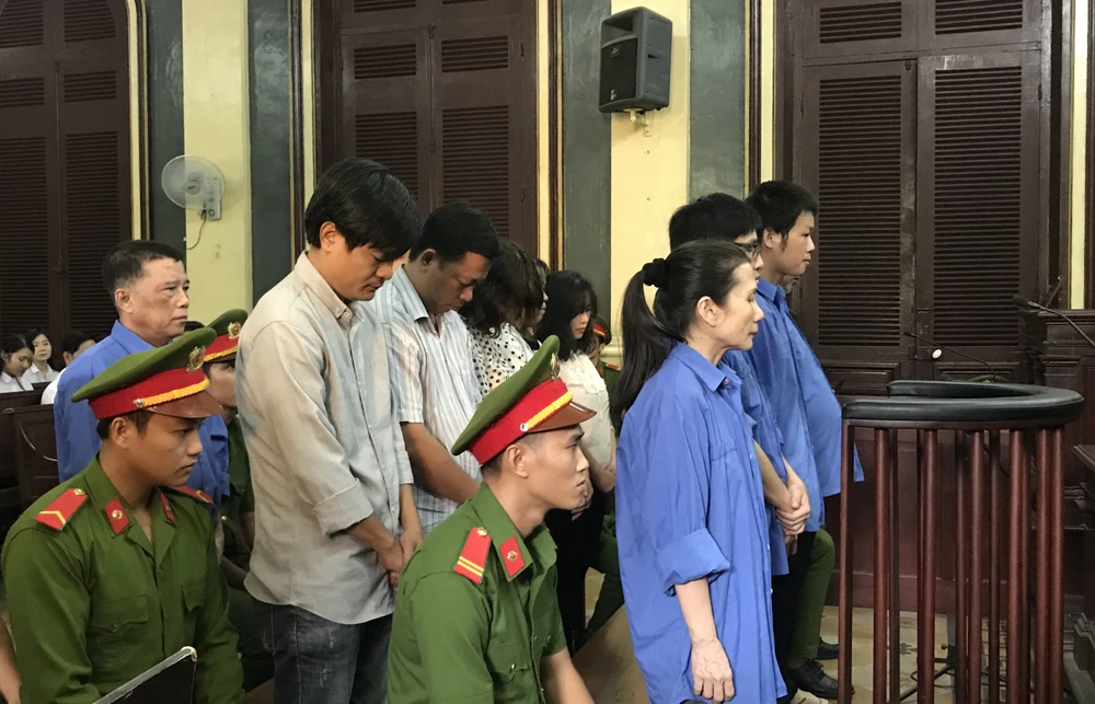 Nữ giám đốc chiếm đoạt 2.660 lượng vàng thoát án tử