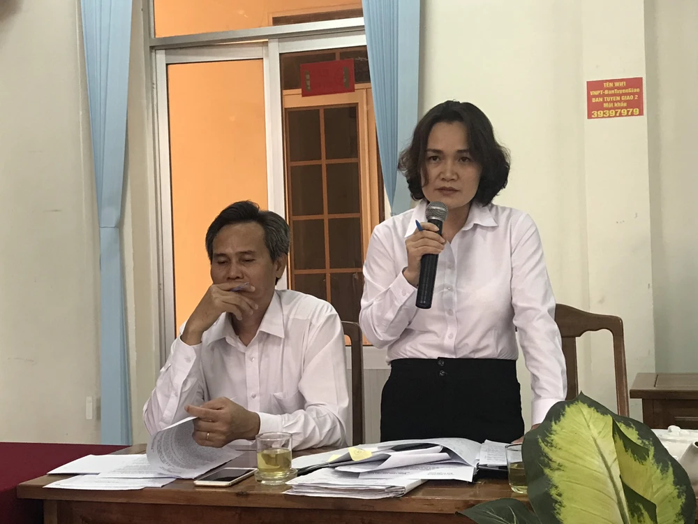 Vụ nhảy lầu tự tử: Tòa Bình Phước nói xử công tâm, khách quan ảnh 4 Vụ nhảy lầu tự tử: Tòa Bình Phước nói xử công tâm, khách quan ảnh 4