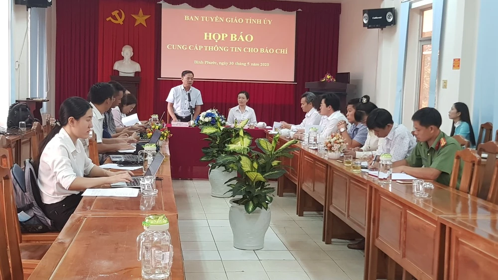 Vụ nhảy lầu tự tử: Tòa Bình Phước nói xử công tâm, khách quan ảnh 1 Vụ nhảy lầu tự tử: Tòa Bình Phước nói xử công tâm, khách quan ảnh 1