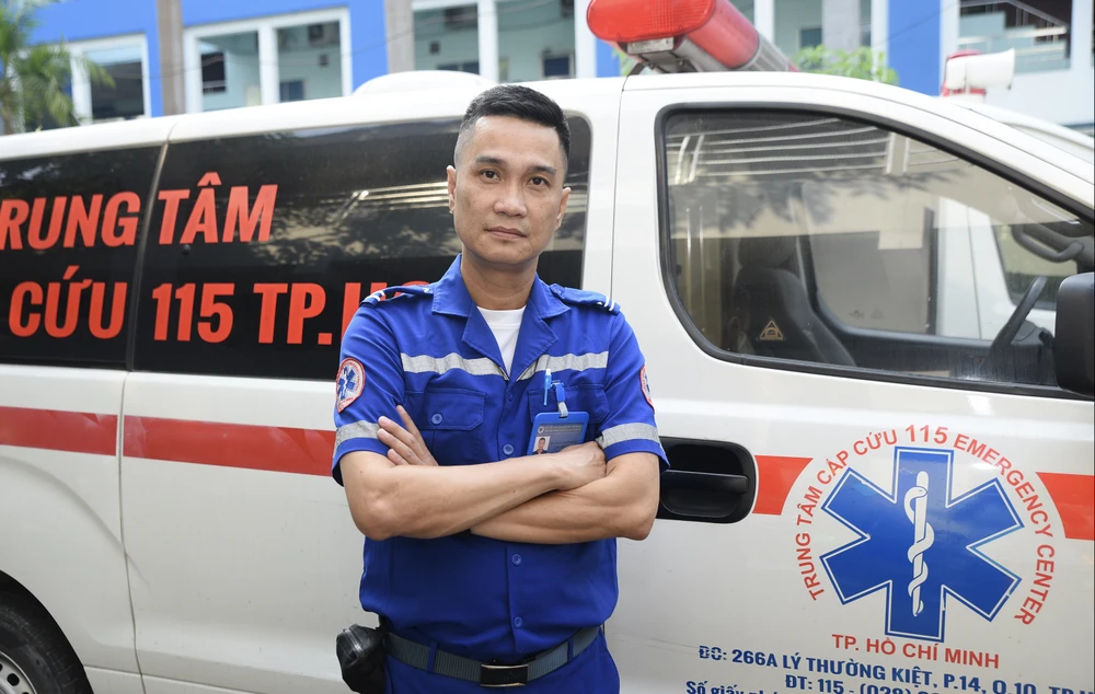 xe cứu thương.JPG