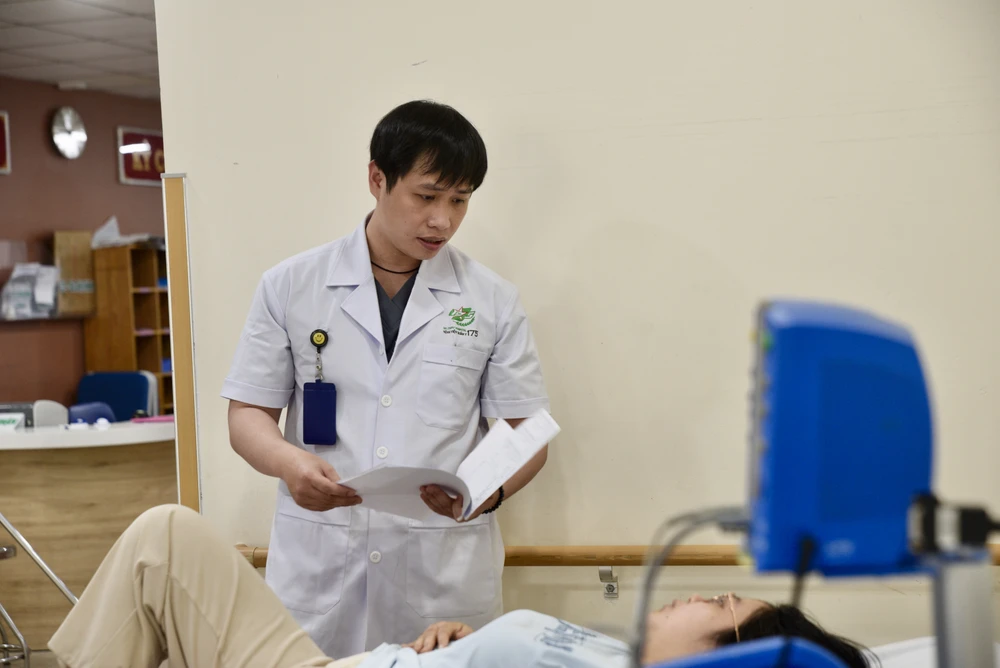 xe cứu thương.JPG