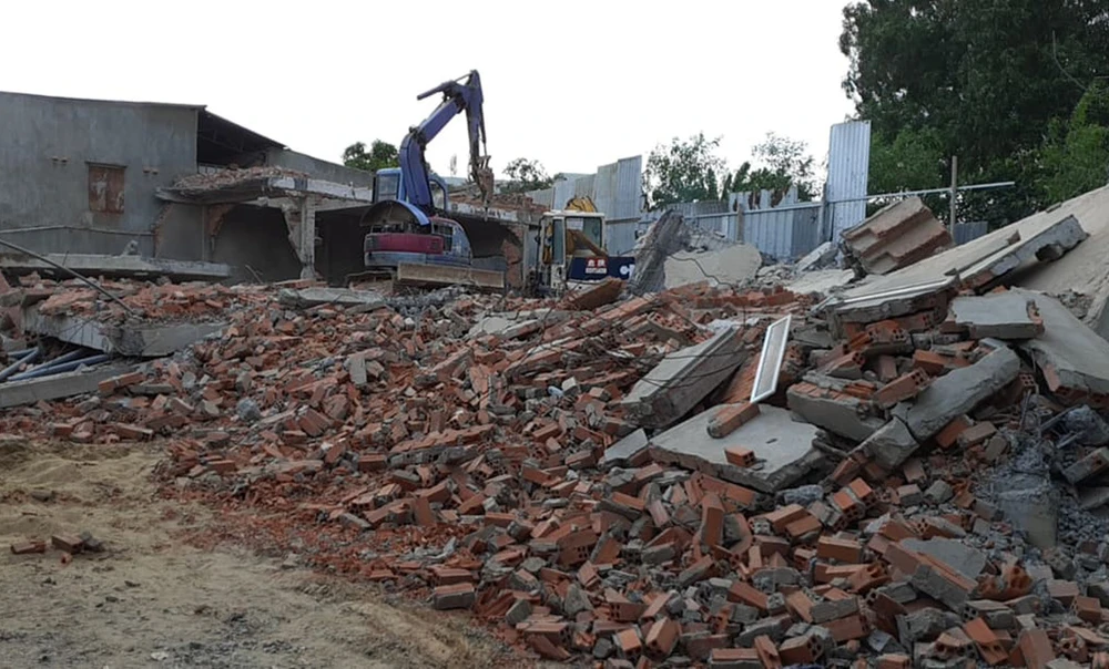 thao-go-cong-trinh-trai-phep-Linh-Trung