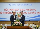 Nguyên bộ trưởng Bộ GD&ĐT Phùng Xuân Nhạ bàn giao nhiệm vụ