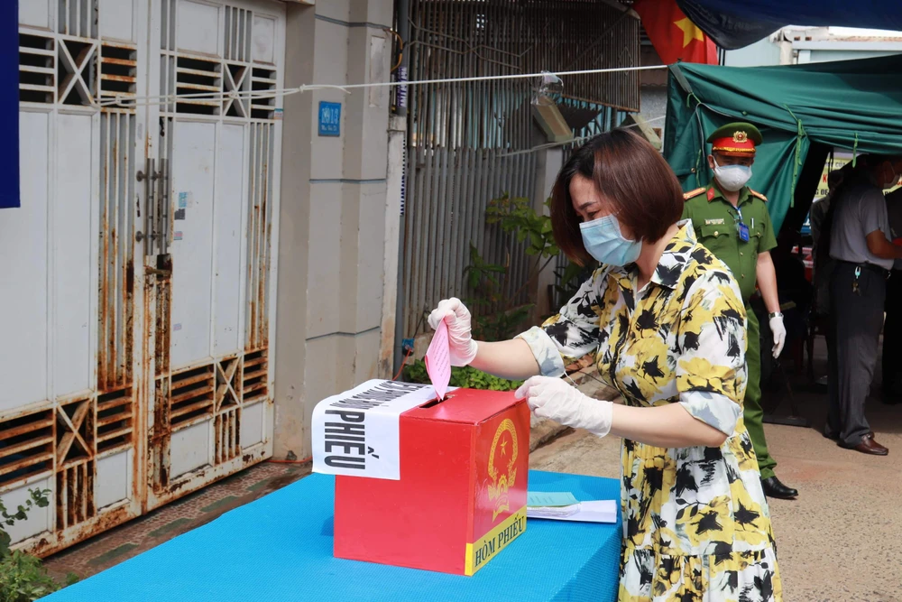 Hơn 69 triệu cử tri cả nước đi bầu cử ảnh 24