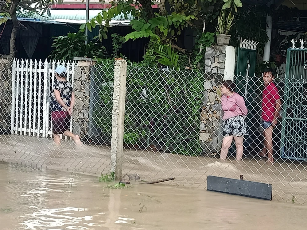 Cập nhật lũ lịch sử ở Phú Yên: 4 người chết, gần 30.000 căn nhà bị ngập ảnh 14