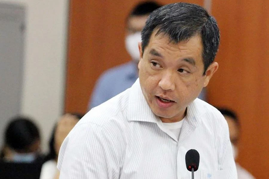 Phó Giám đốc Sở Xây dựng Huỳnh Thanh Khiết đã trả lời những vấn đề xoay quanh dự án nhà ở xã hội. Ảnh: HOÀNG LAN