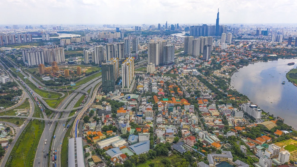 Bộ Chính trị yêu cầu cần ban hành các chính sách, pháp luật vượt trội cho sự phát triển TP.HCM. Ảnh: HOÀNG GIANG