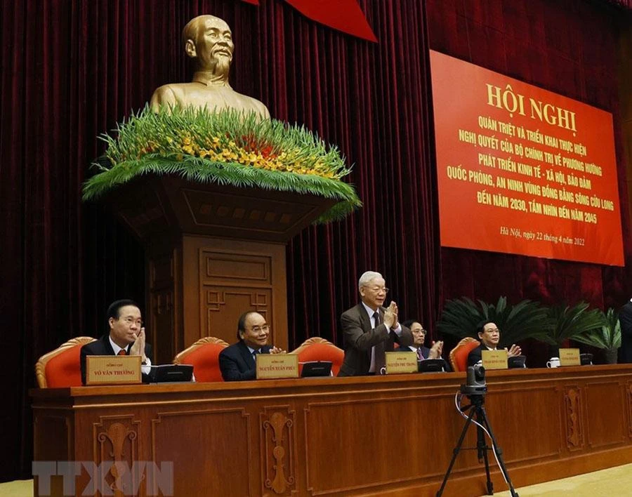 Tổng Bí thư Nguyễn Phú Trọng, Chủ tịch nước Nguyễn Xuân Phúc, Thủ tướng Phạm Minh Chính, Chủ tịch Quốc hội Vương Đình Huệ và Thường trực Ban Bí thư Võ Văn Thường chủ trì hội nghị. Ảnh: TTXVN