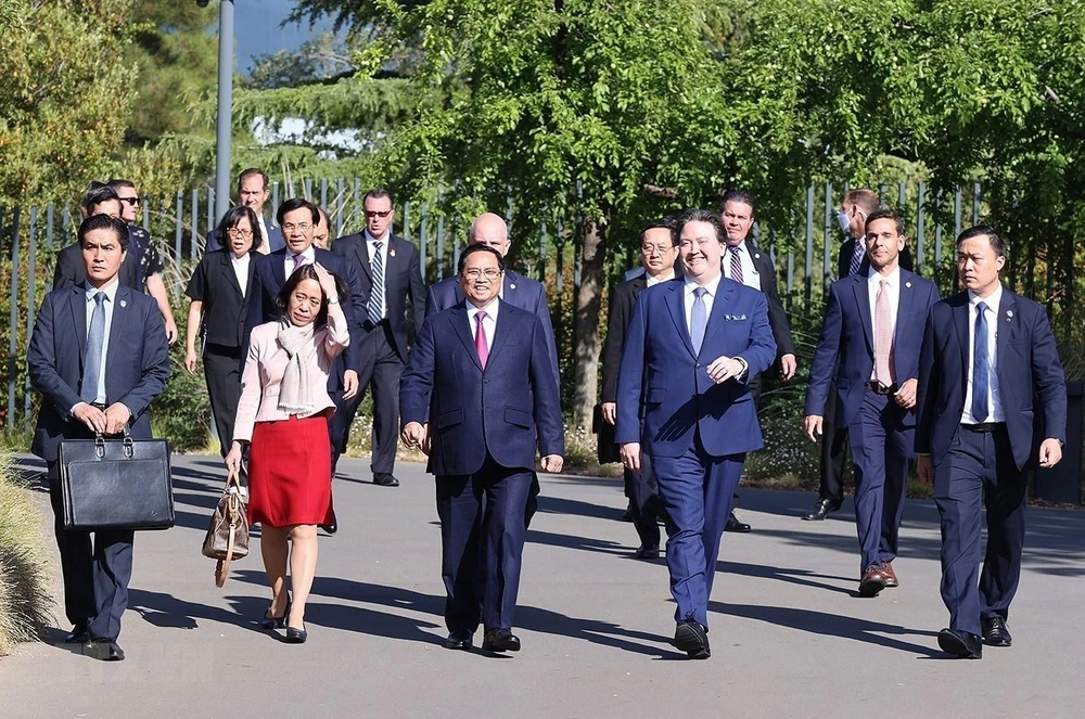 Thủ tướng Phạm Minh Chính đến thăm Trụ sở Tập đoàn Apple. Ảnh: TTXVN