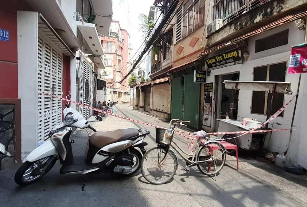 Con hẻm nơi xảy ra vụ án mạng. Ảnh: NGUYỄN YÊN