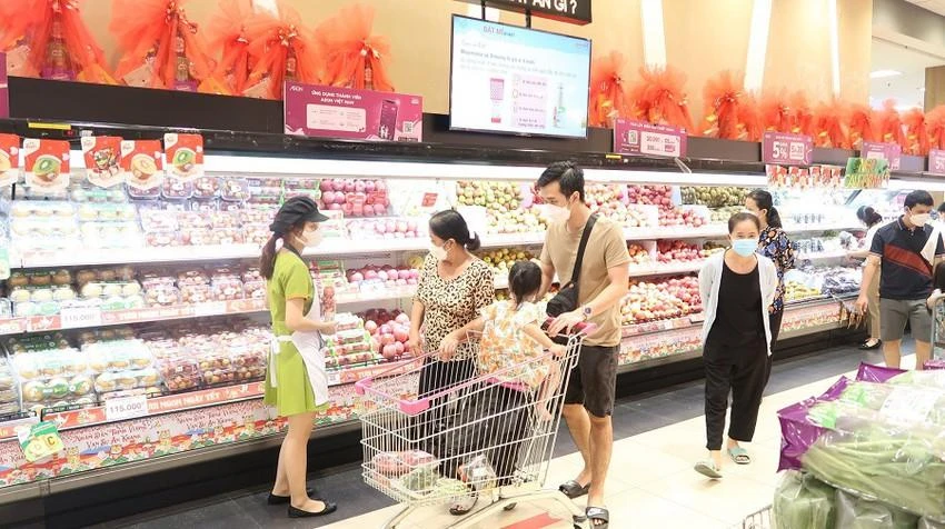 Siêu thị, trung tâm thương mại, chợ phải niêm yết hàng hóa theo quy định. Ảnh: TU