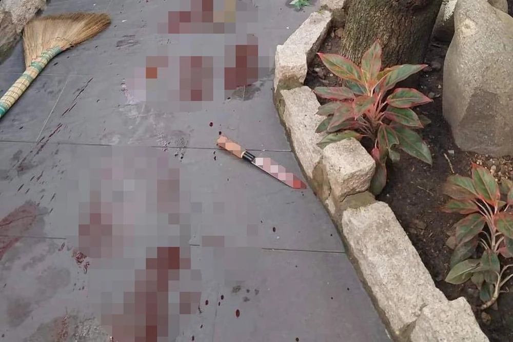 Con dao gây án được Việt bỏ lại ở hiện trường. Ảnh: HT