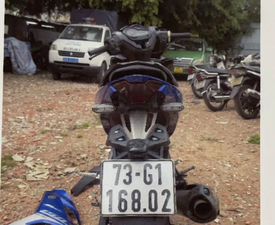 Chiếc xe máy liên quan vụ tai nạn mà công an Bình Thạnh đang điều tra. Ảnh: NY