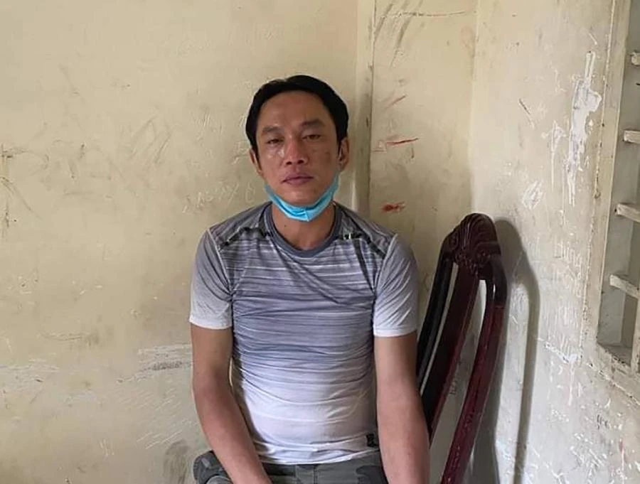 Dương Nguyễn Hoàng Sơn tại công an. Ảnh: NY